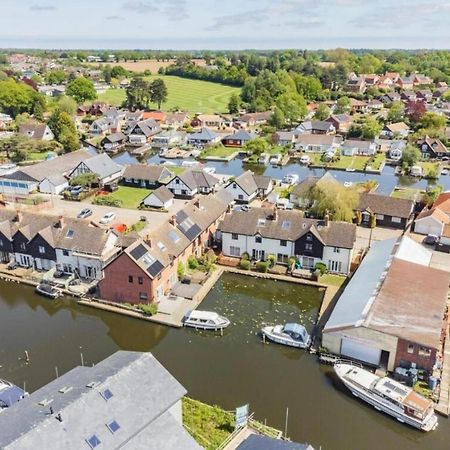 Cottage On The Quay Wroxham Exteriör bild